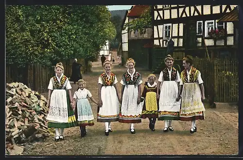 AK Spaziergang der Hessenmädchen am Sonntag Nachmittag, Hessische Trachten
