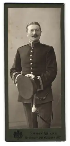 Fotografie Ernst Wilke, Goslar i. H., Vieze-Feldwebel in Uniform 10. Jäger-Bataillon mit Ärmelband Gibralar