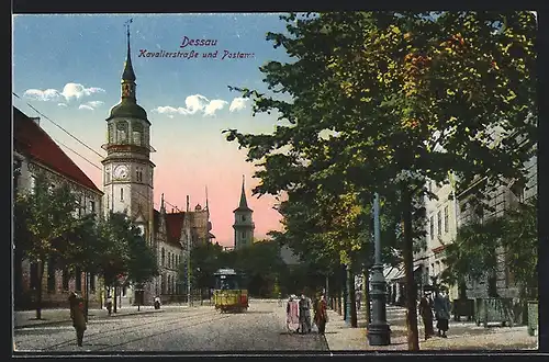 AK Dessau, Kavalierstrasse mit Postamt und Strassenbahn