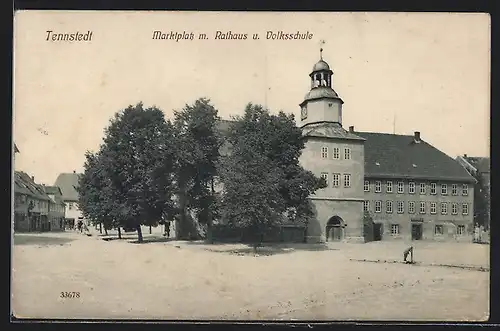 AK Tennstedt, Marktplatz mit Rathaus und Volksschule