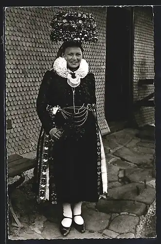 AK Schäppelmädchen aus St. Georgen in Tracht