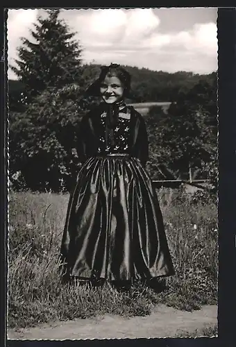 AK Kleines Mädchen aus dem Gutachtal in hübscher Tracht