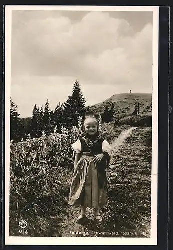 AK Niedliches Mädchen in Schwarzwälder Tracht auf dem Feldberg