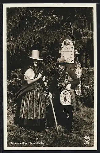 AK Schwarzwälder Tracht, Ansicht von Schwarzwälder Uhrenhändlern in Tracht