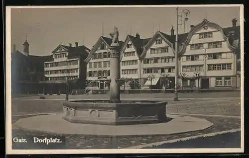 AK Gais, Dorfplatz mit Brunnen