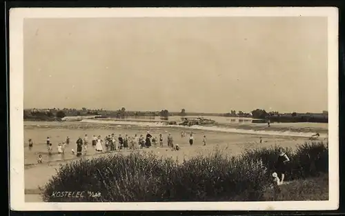 AK Kostelec n. Lab., Badegäste am Strand