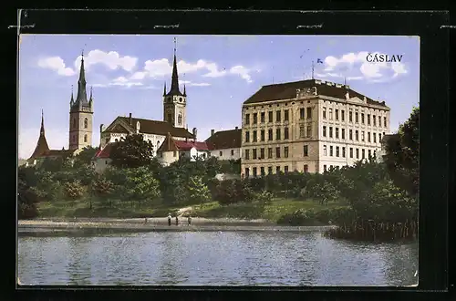 AK Tschaslau / Caslav, Blick vom Fluss auf die Stadt