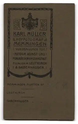 Fotografie Karl Müller, Memmingen, Vor dem Ulmer Tor, Frau mit schöner Frisur