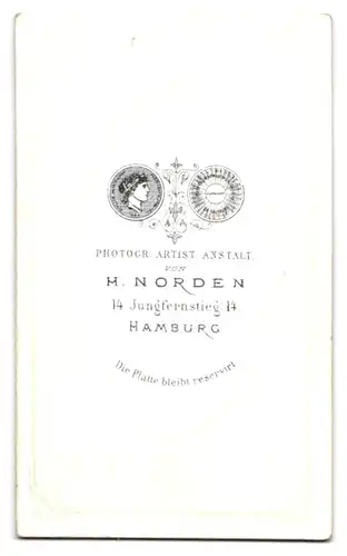 Fotografie M. Norden, Hamburg, Jungfernstieg 14, Dame mit geflochtenem Zopf