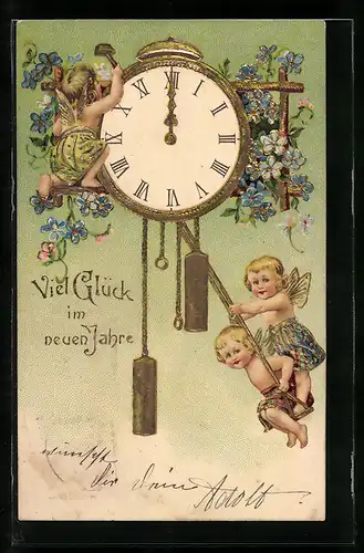 AK kleine, halbnackte Neujahrsengel schwingen an einer Uhr mit Goldverzierungen