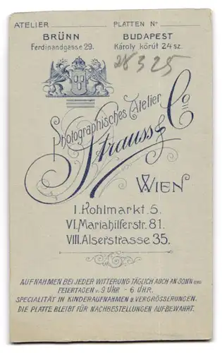 Fotografie Atelier Strauss & Co., Wien, Kohlmarkt 5, Mariahilferstr. 81, Alserstr. 35, Süsses Kleinkind im weissen Kleid