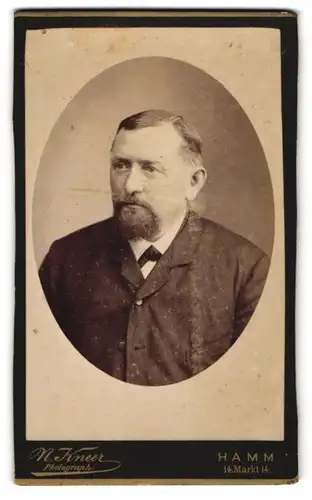 Fotografie N. Kneer, Hamm a. d. Lippe, Markt 14, Bürgerlicher Herr mit Bart