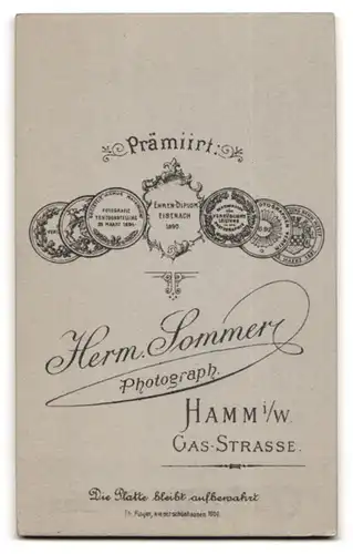 Fotografie Herm. Sommer, Hamm i. W., Gasstrasse, Kleiner Junge in modischer Kleidung