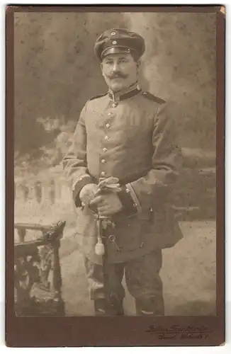 Fotografie Julius Frankfurter, Wesel, Hohestrasse 1, Vizewachtmeister im Cleverschen Feldartillerie-Regiment Nr. 43