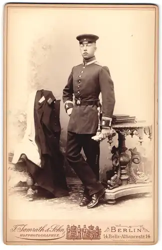 Fotografie F. Jamrath & Sohn, Berlin, Belle-Alliance-Strasse 14, Uffz. Einjährig Freiwilliger Garde Füsilier in Uniform