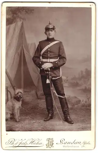 Fotografie Atelier Jahn, Landau / Pfalz, Waffenstr. 24, Kgl. Bayer. 5. Feld-Artillerie-Regiment, Offizier mit Diensthund