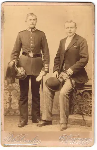 Fotografie Robert Dressler, Berlin-Charlottenburg, Schlossstrasse 15, Füsilier im Preuss. Garde-Grenadier-Rgt