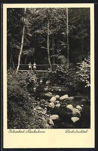 AK Neukuhren, Kinder auf einer Brücke im Lachsbachtal