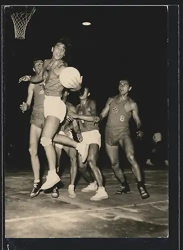 AK Sportler beim Basketballspiel