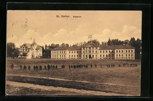 AK St. Gallen, Kaserne, Gesamtansicht mit Soldatengruppe