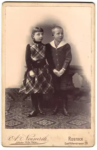 Fotografie A. Neuwerth, Rostock, Eselföterstr. 28, Kinderpaar in modischer Kleidung