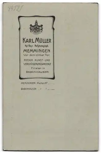 Fotografie Karl Müller, Memmingen, Bürgerliches Paar mit Blumen