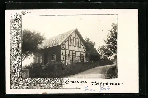 AK Weissenbrunn, Fachwerkhaus mit Nebengebäude, Strassenansicht