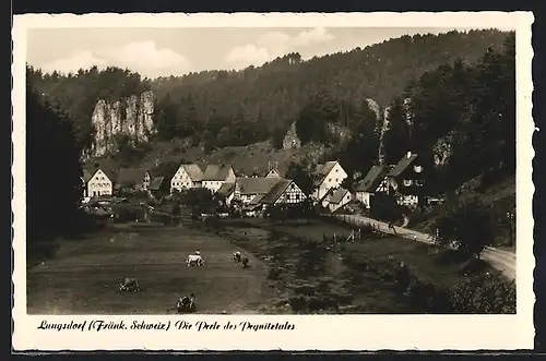 AK Lungsdorf /Pegnitztal, Ortspartie mit weidenden Kühen