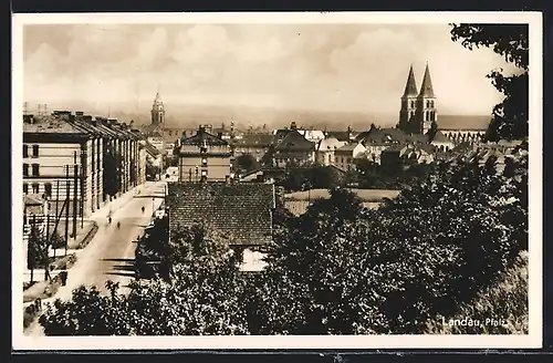 AK Landau, Strassenpartie, Kirche, Panorama