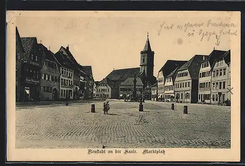 AK Neustadt a. d. S., Kind auf dem Marktplatz