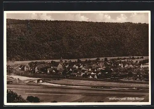 AK Wolfsmünster /fränk. Saale, Ortsansicht mit Wald