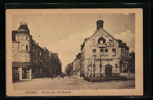 AK Alt-Heerdt, Strassenpartie mit Gasthaus