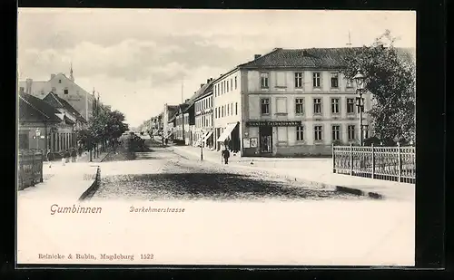 AK Gumbinnen, Darkehmerstrasse mit Geschäft Gustav Czibulinski