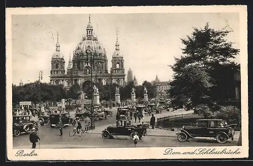 AK Berlin, Verkehr auf der Schlossbrücke vor dem Dom