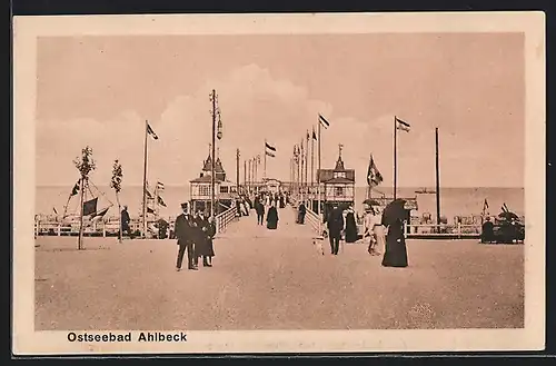 AK Ahlbeck, Seebrücke mit Besuchern