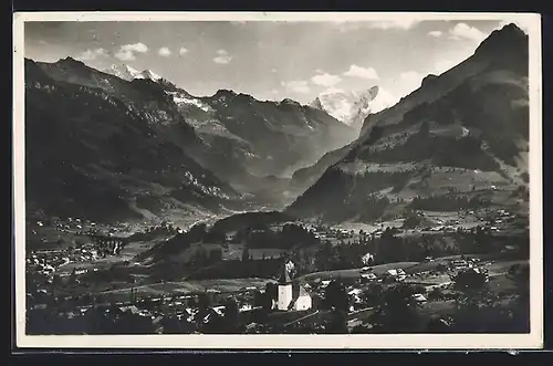 AK Frutigen, Ortsansicht mit Kirche gegen die Alpen