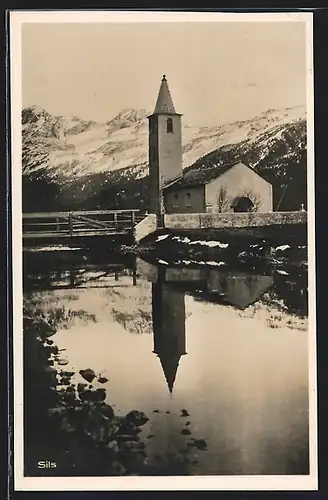 AK Sils, Ortspartie mit Kirche am Wasser