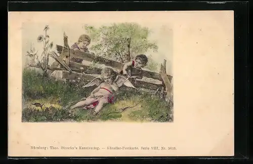 Künstler-AK Theo Stroefer Nr.5639: Zwei Kinder kitzeln einen schlafenden Engel am Zaun
