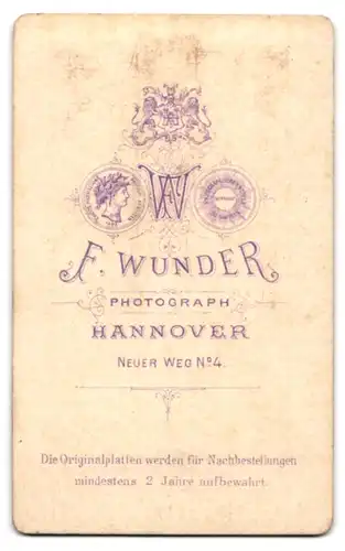 Fotografie F. Wunder, Hannover, Neuer Weg 4, Dame mit geflochtenem Zopf