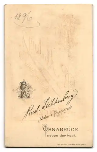 Fotografie Rud. Lichtenberg, Osnabrück, Junge mit kurzem Haar im feinen Anzug