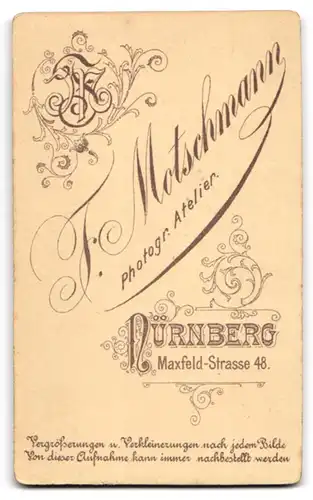 Fotografie F. Motschmann, Nürnberg, Maxfeld-Strasse 48, Mädchen im weissen Kleid mit kleinem Wagen