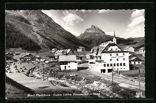 AK Galtür /Paznauntal, Ortseinfahrt am Alpenhaus Fluchthorn