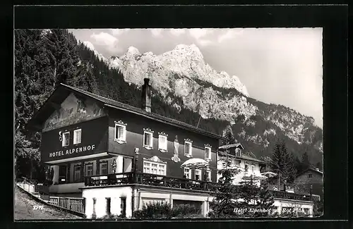 AK Nesselwängle, Haller am Haldensee, Hotel Alpenhof mit Rot Flüh