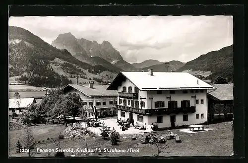 AK Kirchdorf in Tirol, Pension Seiwald mit Gästen auf der Terrasse