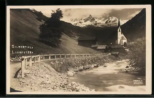 AK Silbertal, Ortsansicht mit Kirche und Lobspitze