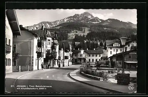 AK St. Johann in Tirol, Bahnhofstrasse mit Kitzbühelerhorn