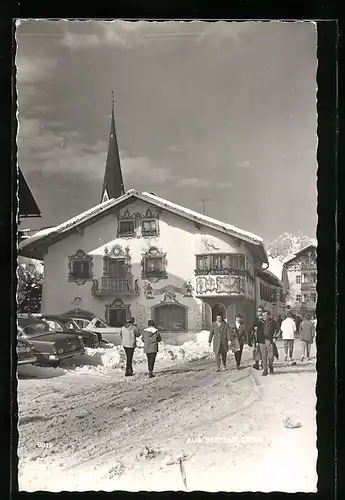 AK Seefeld /Tirol, Strassenpartie am Tiroler Schmuckkastl