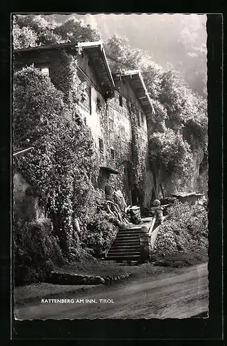 AK Rattenberg am Inn, Blick auf ein uriges efeuberanktes Haus