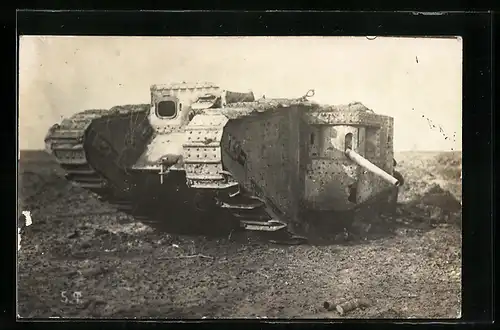 Foto-AK Tank-Panzer im Schlamm