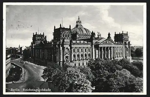 AK Berlin-Tiergarten, Reichstagsgebäude, Aussenansicht, Strassenbahn